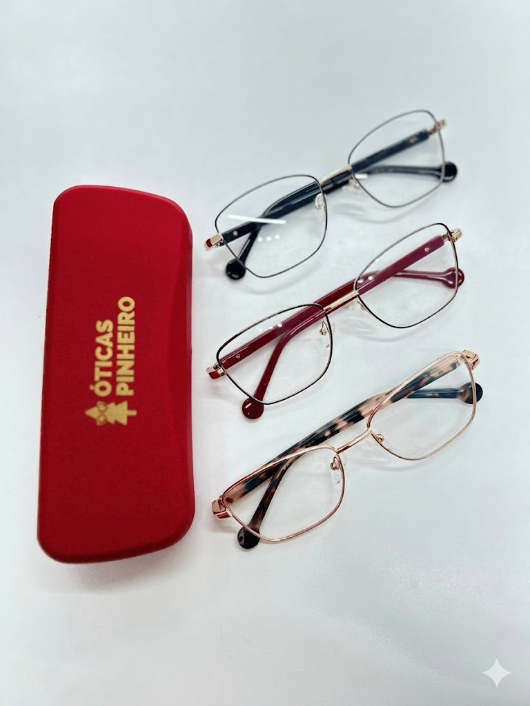 Armações clássicas com estojo vermelho Óticas Pinheiro
